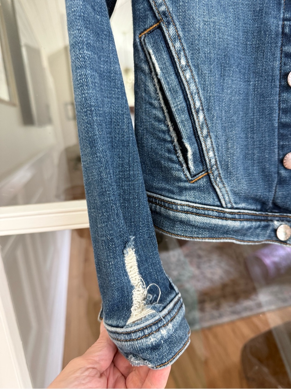 L'AGENCE Celine Distressed Stretch-Cotton Denim Jacket | XS - Picture 3 of 8